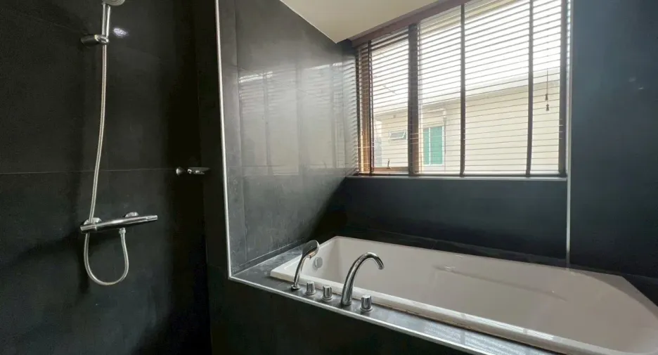 For rent 3 bedrooms condo in Mueang Chiang Mai, Chiang Mai