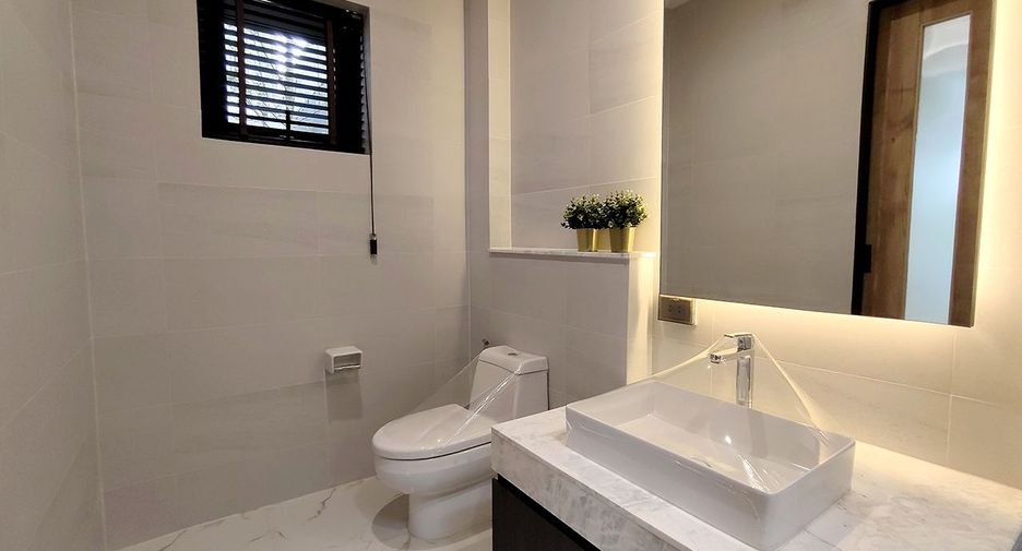 For sale 4 bedrooms villa in Doi Saket, Chiang Mai