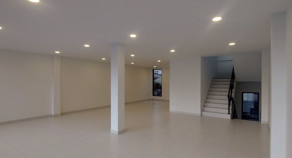 Oficina en venta y en alquiler en Bang Phli, Samut Prakan