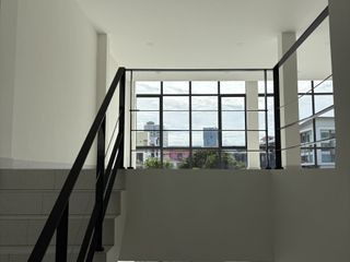 Oficina en venta y en alquiler en Bang Phli, Samut Prakan