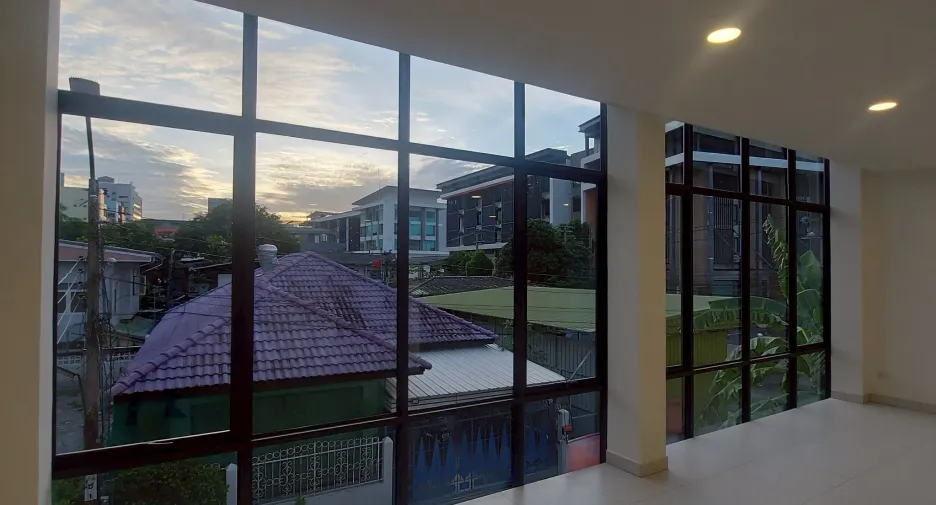 Oficina en venta y en alquiler en Bang Phli, Samut Prakan