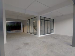 Oficina en venta y en alquiler en Bang Phli, Samut Prakan
