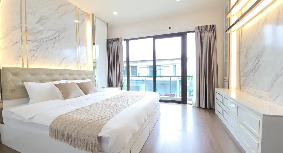 For sale 4 bedrooms house in Prawet, Bangkok