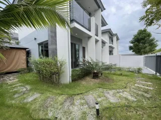 Haus zur Miete mit 4 Zimmer in Bang Lamung, Chonburi