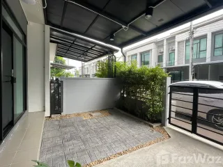 Casa adosada en venta y en alquiler de 3 habitaciones en Sai Mai, Bangkok