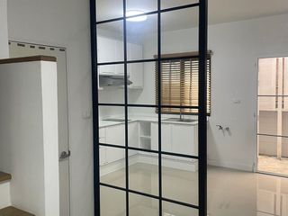 Casa adosada en venta y en alquiler de 3 habitaciones en Sai Mai, Bangkok