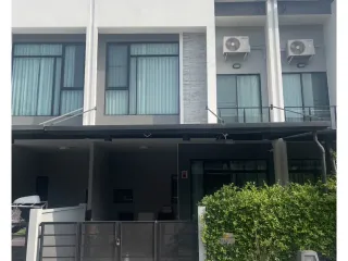 Casa adosada en venta y en alquiler de 3 habitaciones en Sai Mai, Bangkok