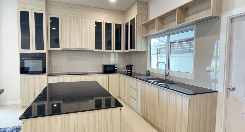 For rent 3 bedrooms villa in Bang Lamung, Chonburi