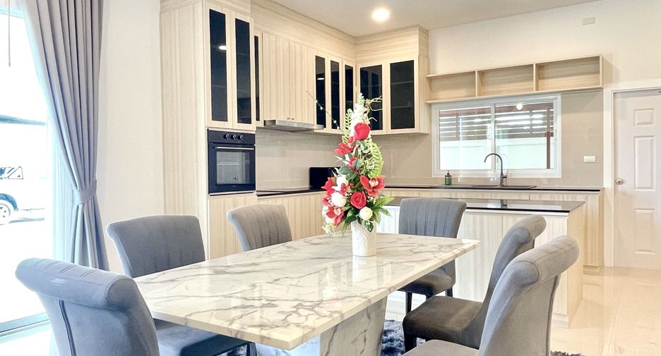 For rent 3 bedrooms villa in Bang Lamung, Chonburi