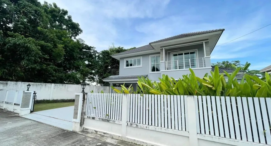 Casa en alquiler de 5 habitaciones en San Sai, Chiang Mai