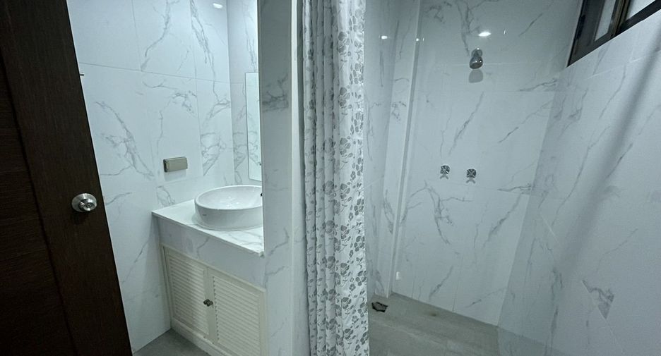 For sale and for rent 4 bedrooms condo in Bang Lamung, Chonburi