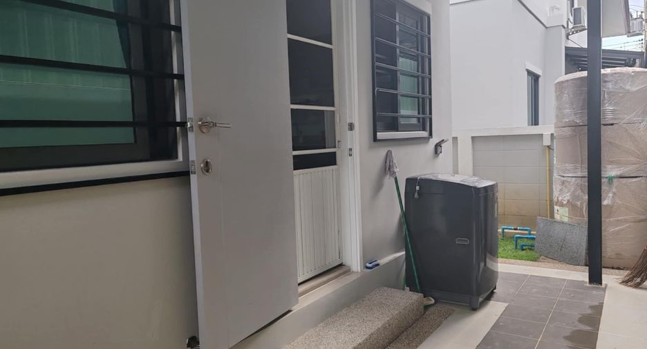 For rent 4 bedrooms house in Saraphi, Chiang Mai