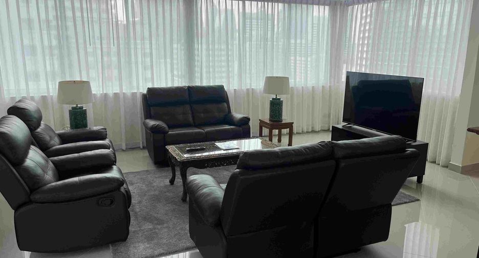 For rent 3 bedrooms condo in Khlong Toei, Bangkok