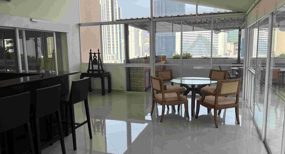 For rent 3 bedrooms condo in Khlong Toei, Bangkok