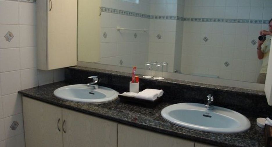 Condo en alquiler de 3 habitaciones en Khlong Toei, Bangkok