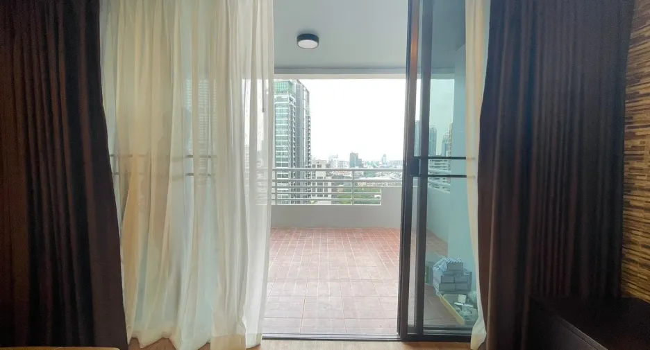 For sale and for rent 3 bedrooms condo in Khlong Toei, Bangkok