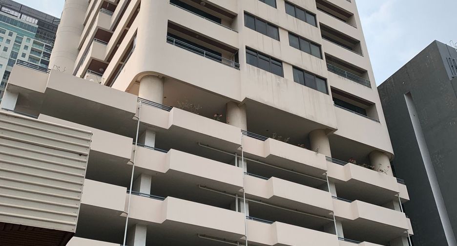 For sale and for rent 3 bedrooms condo in Khlong Toei, Bangkok