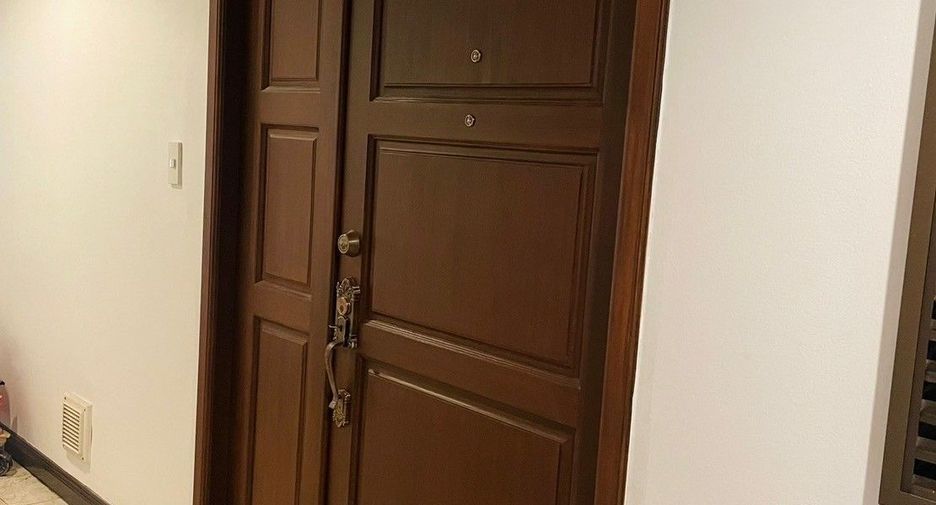 For sale and for rent 3 bedrooms condo in Khlong Toei, Bangkok