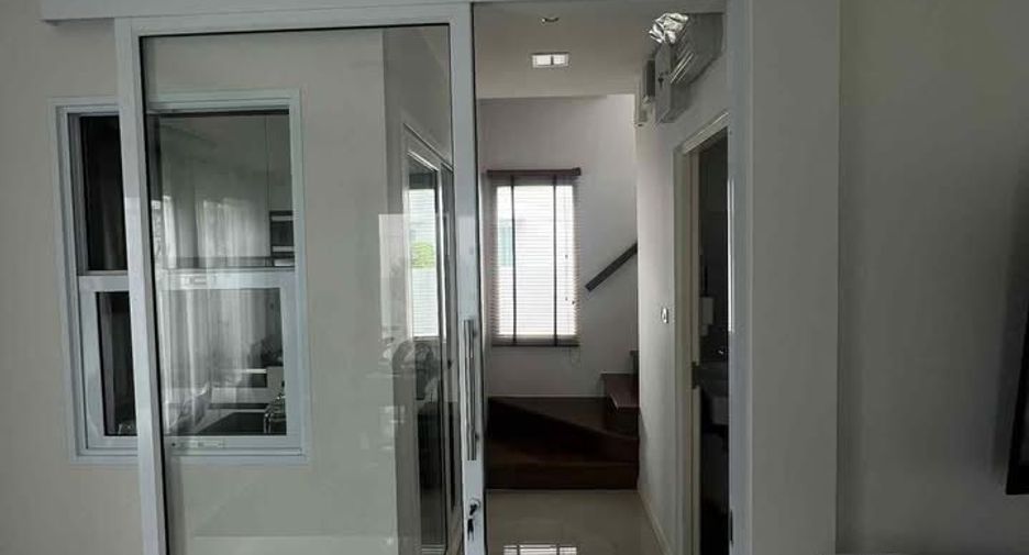For rent 3 bedrooms house in San Kamphaeng, Chiang Mai