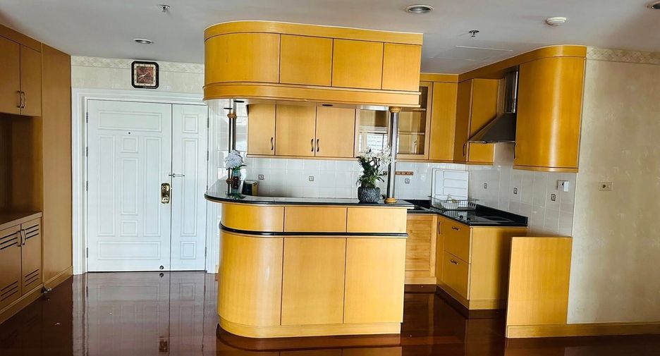 For sale and for rent 3 bedrooms condo in Khlong Toei, Bangkok
