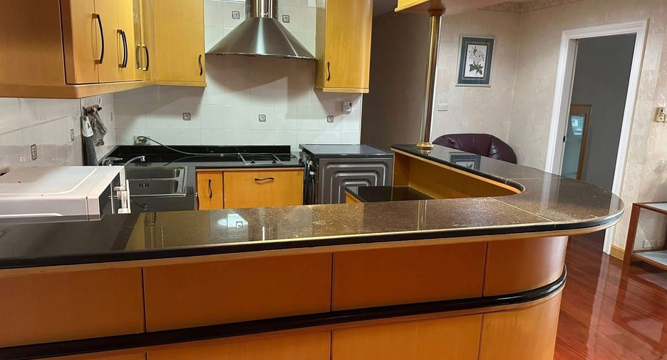 For sale and for rent 3 bedrooms condo in Khlong Toei, Bangkok