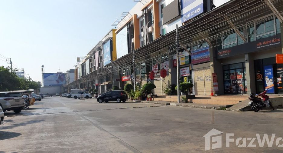 À vendre 4 chambres local commercial à Saphan Sung, Bangkok