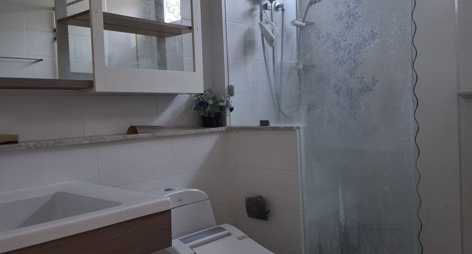 For sale 3 bedrooms house in Bang Kapi, Bangkok