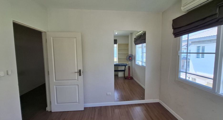 For sale 3 bedrooms house in Bang Kapi, Bangkok