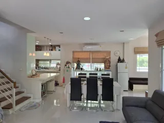 出售 3 卧室 独立屋 在 Bang Kapi, 曼谷