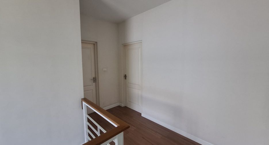 For sale 3 bedrooms house in Bang Kapi, Bangkok