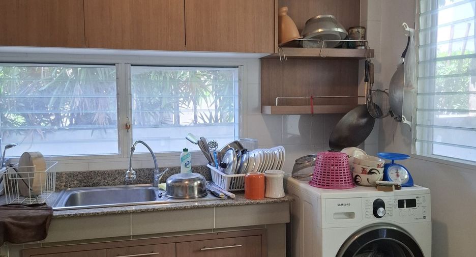 For sale 3 bedrooms house in Bang Kapi, Bangkok