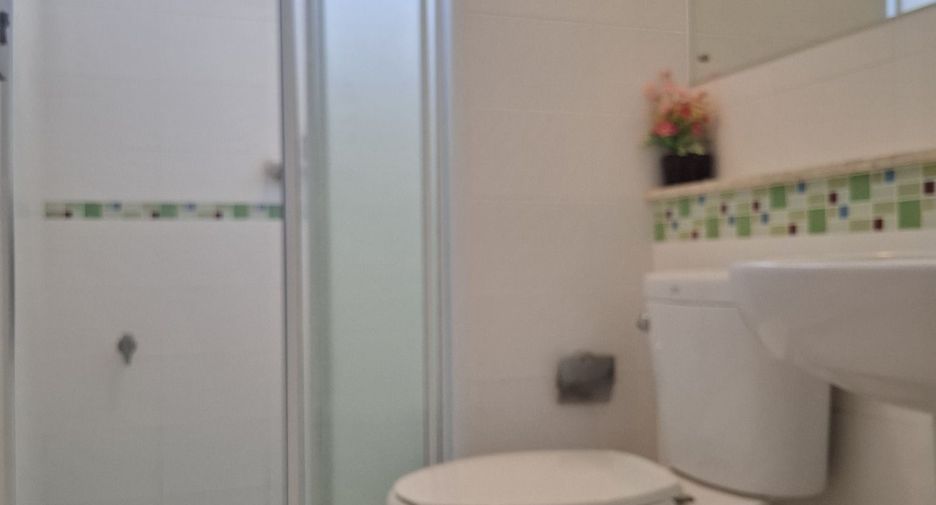 For sale 3 bedrooms house in Bang Kapi, Bangkok