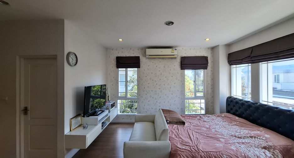 For sale 3 bedrooms house in Bang Kapi, Bangkok