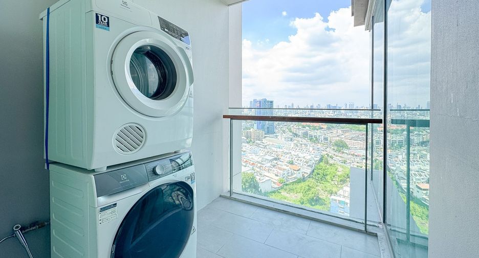 For sale 2 bedrooms condo in Yan Nawa, Bangkok