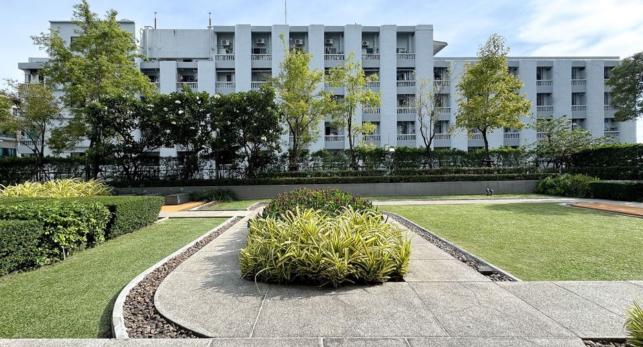 For sale 2 bedrooms condo in Yan Nawa, Bangkok