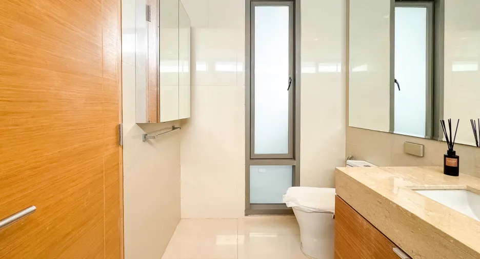 For sale 2 bedrooms condo in Yan Nawa, Bangkok