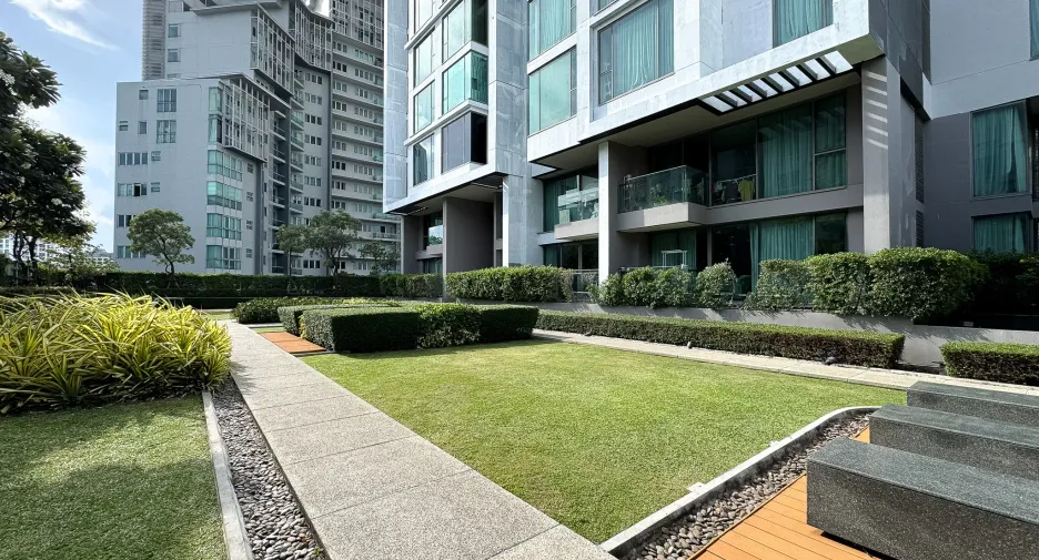 For sale 2 bedrooms condo in Yan Nawa, Bangkok