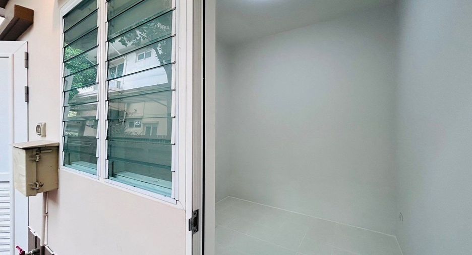 For sale 4 bedrooms house in Sai Mai, Bangkok