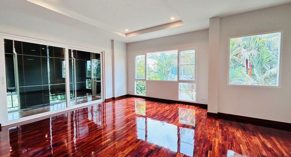 For sale 4 bedrooms house in Sai Mai, Bangkok