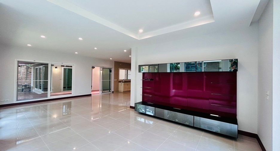 For sale 4 bedrooms house in Sai Mai, Bangkok