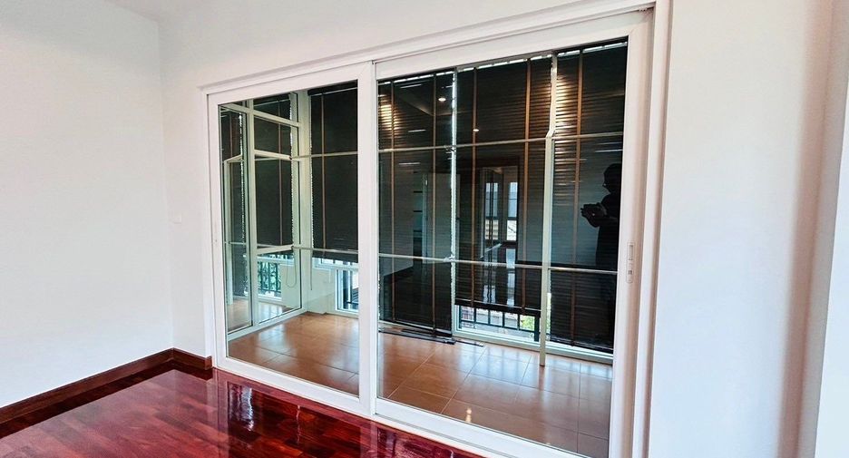 For sale 4 bedrooms house in Sai Mai, Bangkok