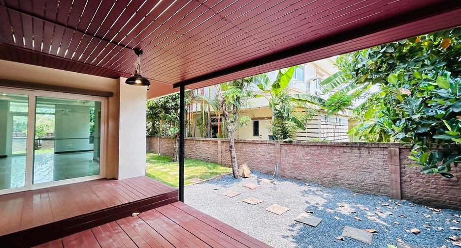 For sale 4 bedrooms house in Sai Mai, Bangkok