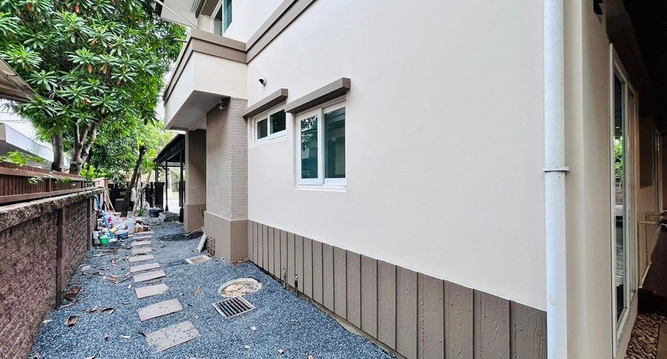 For sale 4 bedrooms house in Sai Mai, Bangkok