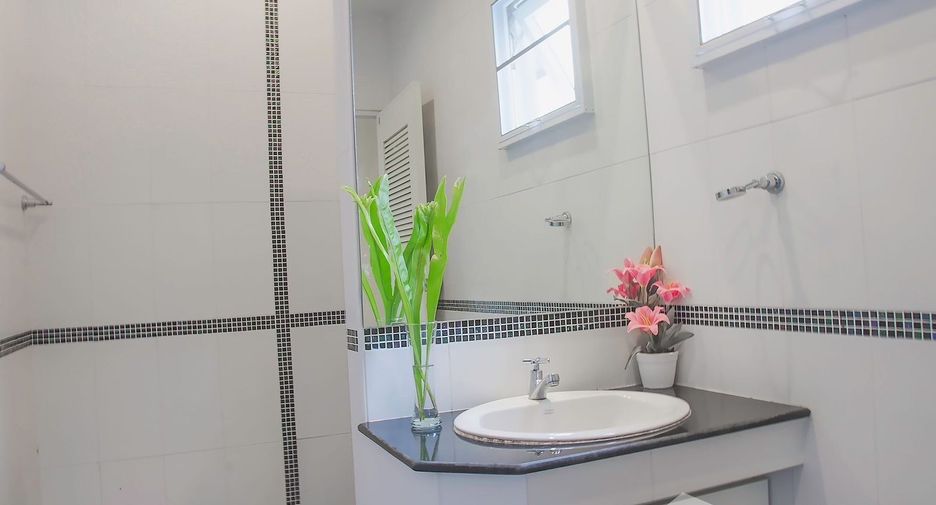 For sale and for rent 4 bedrooms house in Mueang Chiang Mai, Chiang Mai