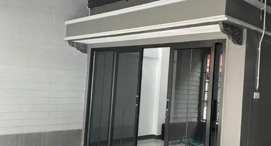 For rent 4 bedrooms townhouse in Mueang Chiang Mai, Chiang Mai