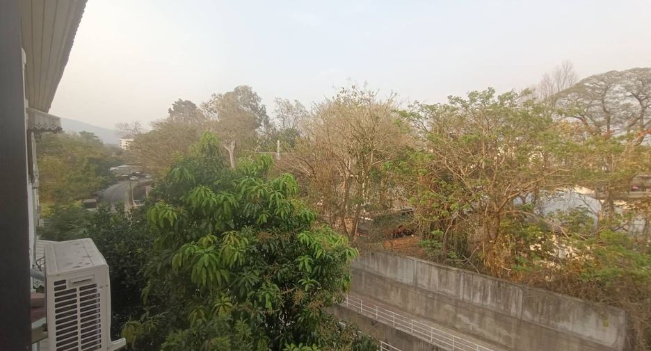 For rent 4 bedrooms townhouse in Mueang Chiang Mai, Chiang Mai