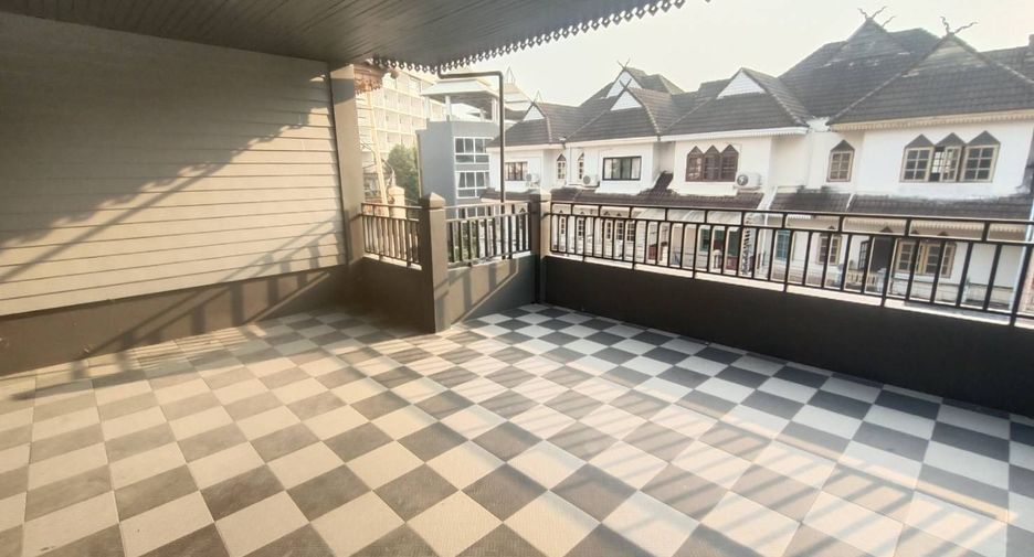 For rent 4 bedrooms townhouse in Mueang Chiang Mai, Chiang Mai