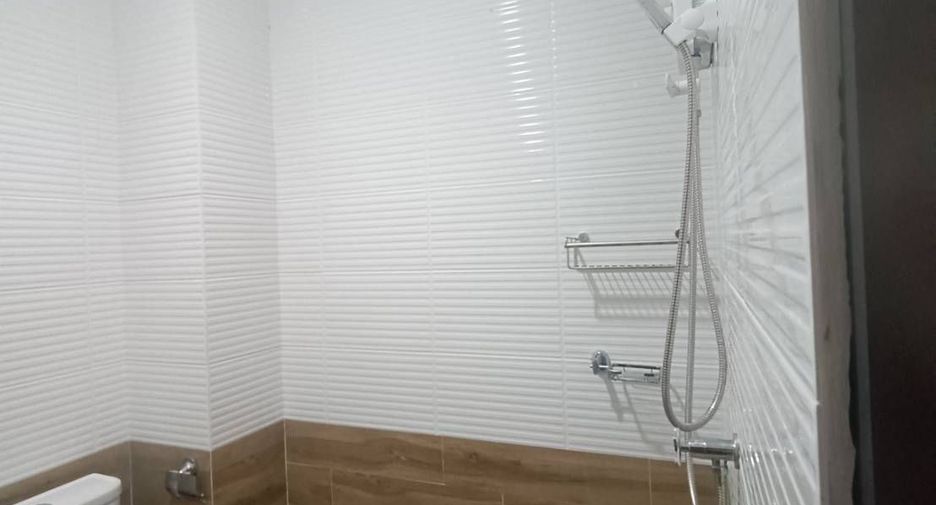 For rent 4 bedrooms townhouse in Mueang Chiang Mai, Chiang Mai