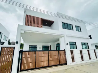 For Rent 4 Bedroom House In Mueang Chiang Mai