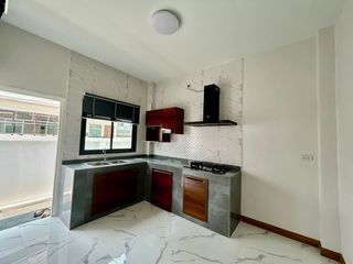 À vendre et à louer 4 chambres maison à Mueang Chiang Mai, Chiang Mai